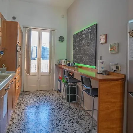 Δωμάτια σε οικογενειακή κατοικία Casa Siciliana Nel Centro Storico Di 3 10 Ospiti 119m2