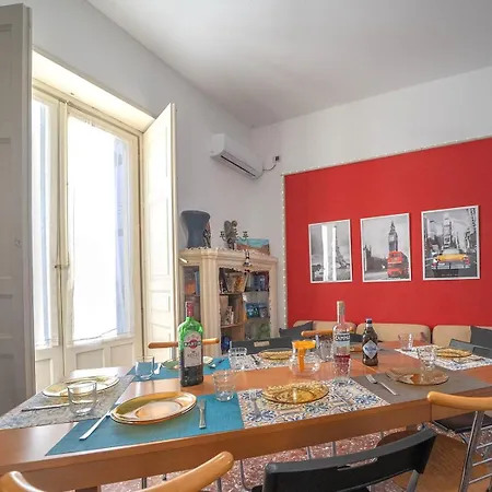 Casa Siciliana Nel Centro Storico Di 3 10 Ospiti 119m2