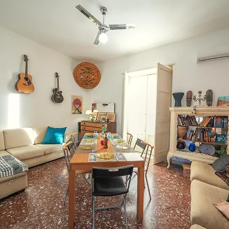 Δωμάτια σε οικογενειακή κατοικία Casa Siciliana Nel Centro Storico Di 3 10 Ospiti 119m2
