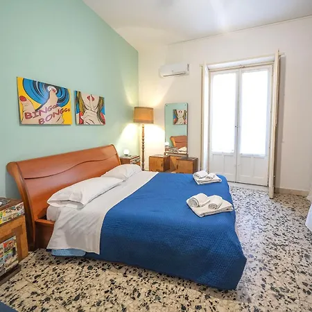 Δωμάτια σε οικογενειακή κατοικία Casa Siciliana Nel Centro Storico Di 3 10 Ospiti 119m2