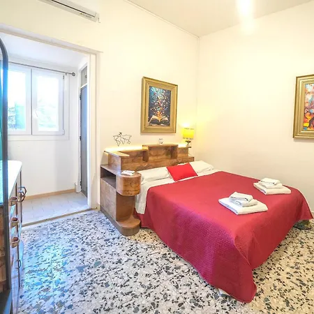Δωμάτια σε οικογενειακή κατοικία Casa Siciliana Nel Centro Storico Di 3 10 Ospiti 119m2 Κατάνια