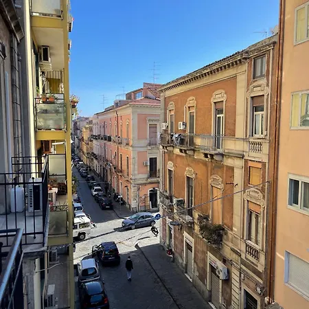Δωμάτια σε οικογενειακή κατοικία Casa Siciliana Nel Centro Storico Di 3 10 Ospiti 119m2 Κατάνια