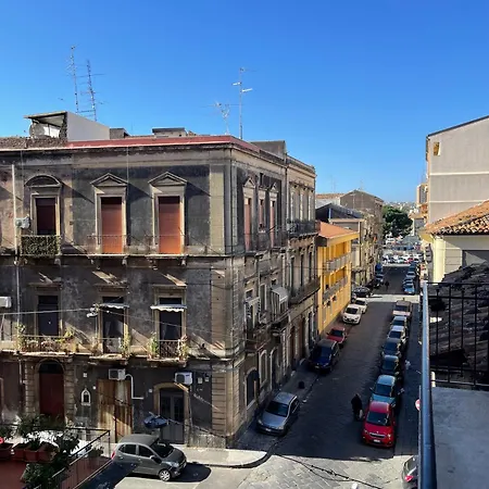 Casa Siciliana Nel Centro Storico Di 3 10 Ospiti 119m2 Δωμάτια σε οικογενειακή κατοικία Κατάνια
